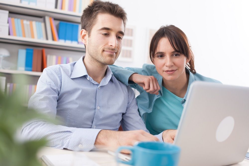 Las bodas también se organizan por Internet.