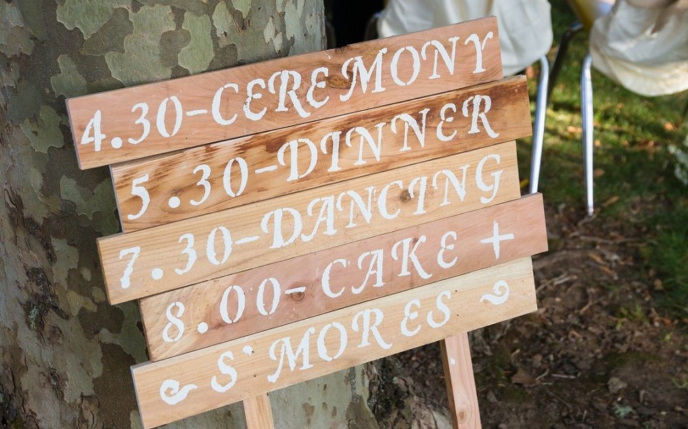 Una paleta para presentar el programa de su boda