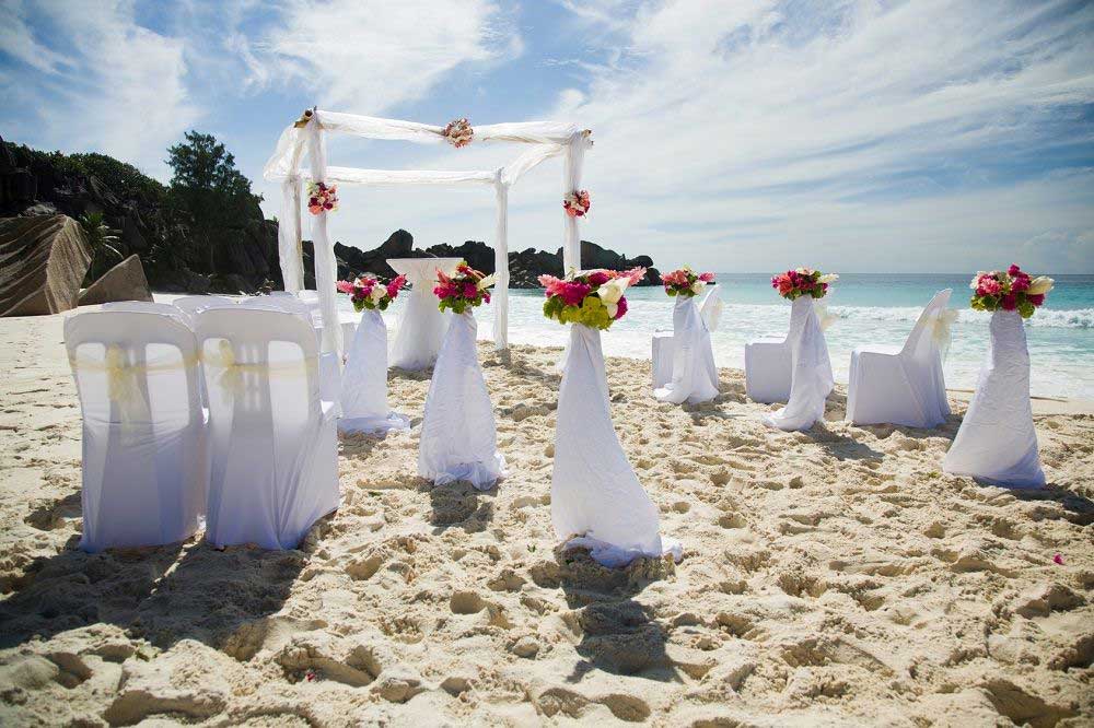 Una boda soñada en una playa dorada. 